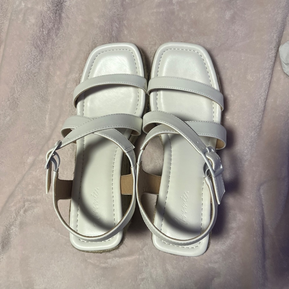 White heels - Picture 4 of 5